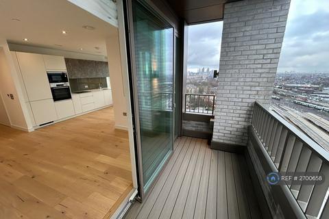 1 bedroom in a flat share to rent, Duval House, London, SW11