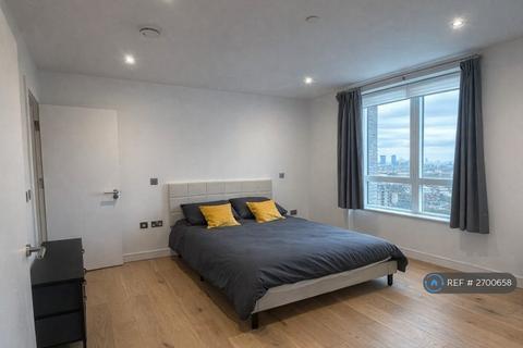 1 bedroom in a flat share to rent, Duval House, London, SW11