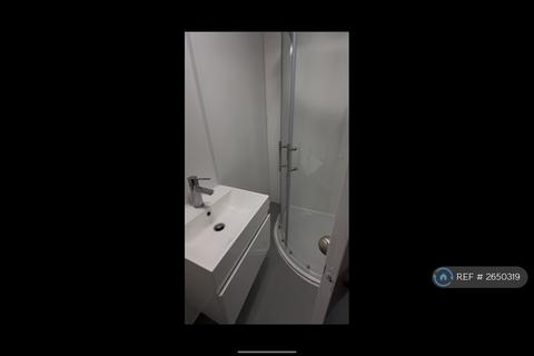 1 bedroom in a flat share to rent, High Street, Dover, CT16