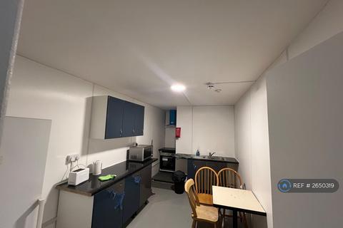 1 bedroom in a flat share to rent, High Street, Dover, CT16