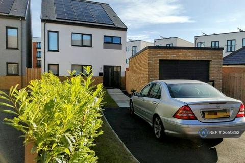 4 bedroom detached house to rent, Wentworth Drive, Weldon, NN17