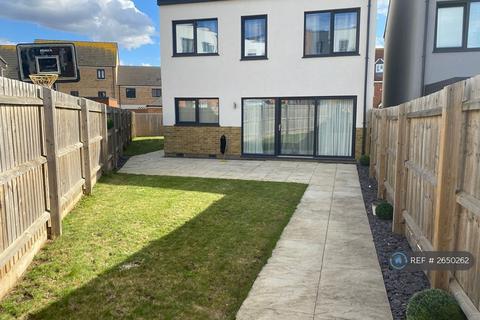 4 bedroom detached house to rent, Wentworth Drive, Weldon, NN17