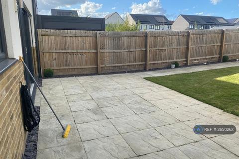 4 bedroom detached house to rent, Wentworth Drive, Weldon, NN17