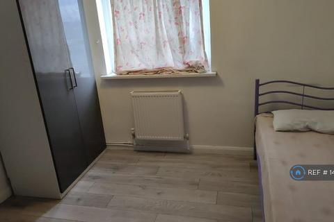 1 bedroom in a flat share to rent - Kettering Road, Enfield, EN3