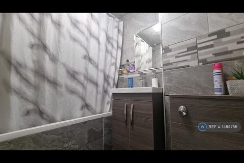 1 bedroom in a flat share to rent, Kettering Road, Enfield, EN3
