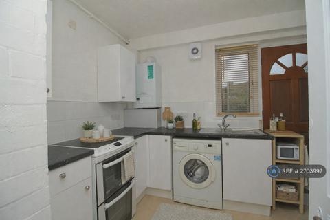 2 bedroom semi-detached house to rent, Parsloes Avenue, Dagenham, RM9