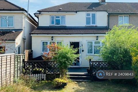 3 bedroom semi-detached house to rent, Greenwood Gardens, Hainault, IG6
