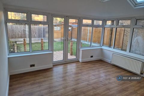 undefined, Caravel Close, Grays, RM16