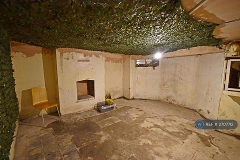 5 bedroom terraced house to rent, Nelson Street, Salford, M7
