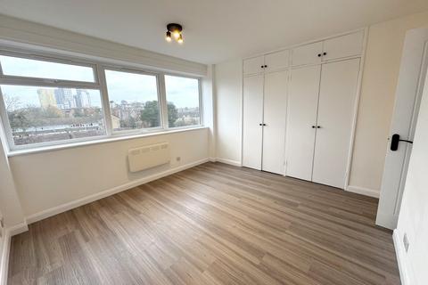 undefined, Guildford Road, Woking GU22