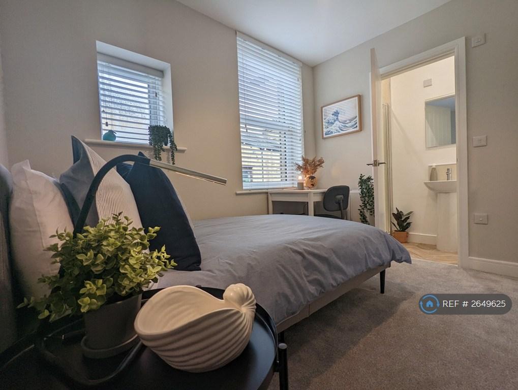 Room 1 £650 Pcm (Single Occupancy)