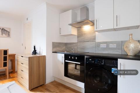 Studio to rent, Chieftain Way, Cambridge, CB4