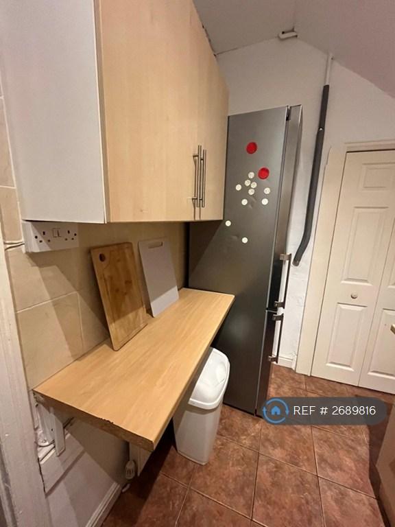 Very Big Fridge Freezer/ Access To Basement