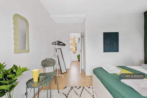 2 bedroom semi-detached house to rent, Janson Road, London, E15