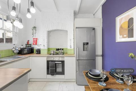 2 bedroom semi-detached house to rent, Janson Road, London, E15