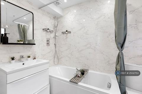 2 bedroom semi-detached house to rent, Janson Road, London, E15