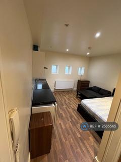 Studio to rent, Church Road, London, NW4