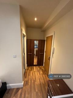 Studio to rent, Church Road, London, NW4