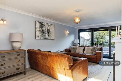 4 bedroom semi-detached house to rent, Cherry Avenue, Cheltenham, GL53