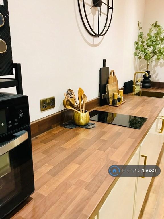 Fully Fitted Kitchen