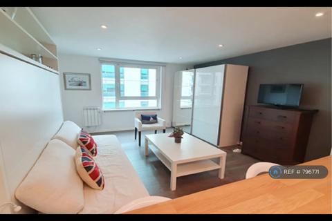 Studio to rent, St George Wharf, London, SW8