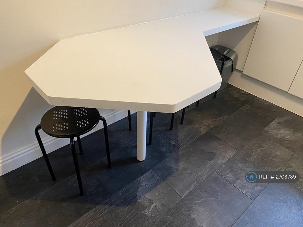 Breakfast Bar Kitchen 4 People