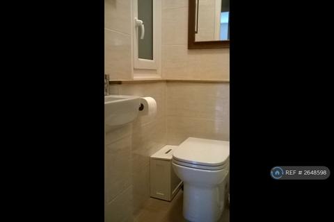 1 bedroom in a house share to rent, Wenlake Estate, London, EC1V