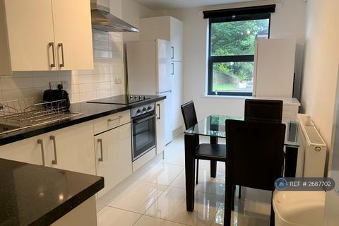 4 bedroom flat to rent, Clarendon Road, Leeds, LS2