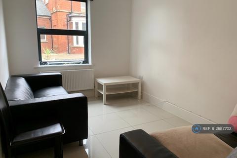 4 bedroom flat to rent, Clarendon Road, Leeds, LS2
