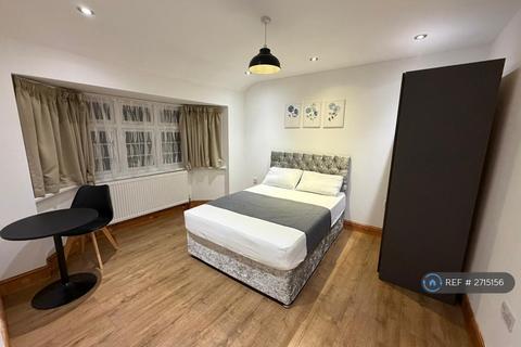 1 bedroom in a house share to rent, Monks Park, Wembley, HA9