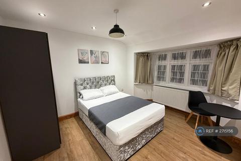 1 bedroom in a house share to rent, Monks Park, Wembley, HA9