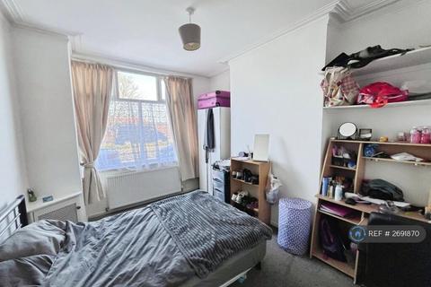 4 bedroom terraced house to rent, Moseley Road, Fallowfield, Manchester, M14