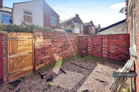 4 bedroom terraced house to rent, Moseley Road, Fallowfield, Manchester, M14