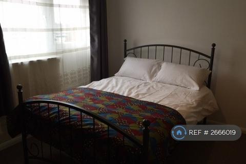 1 bedroom in a flat share to rent, Thornbury, London, NW4