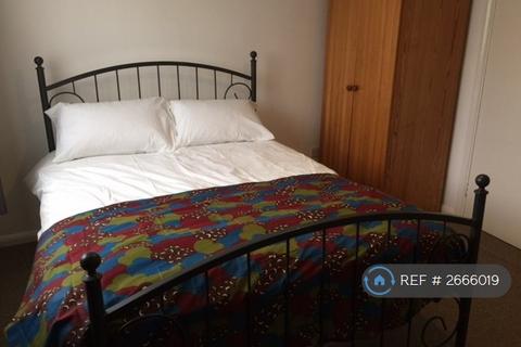 1 bedroom in a flat share to rent, Thornbury, London, NW4