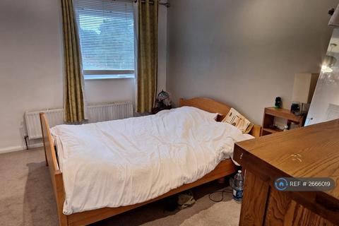 1 bedroom in a flat share to rent, Thornbury, London, NW4
