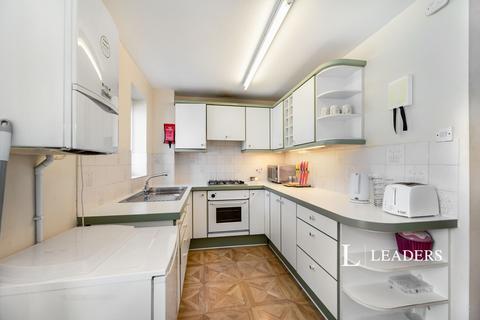 4 bedroom terraced house to rent, St. Thomass Street, PO1