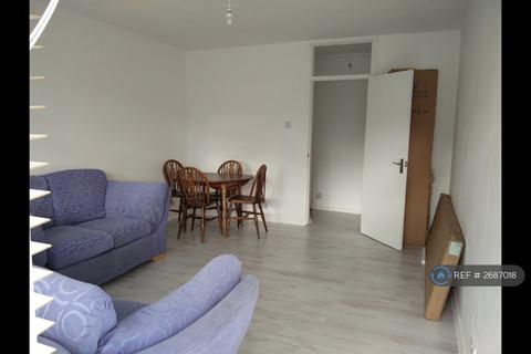 2 bedroom flat to rent, Arundel Court, Langley, Slough, SL3