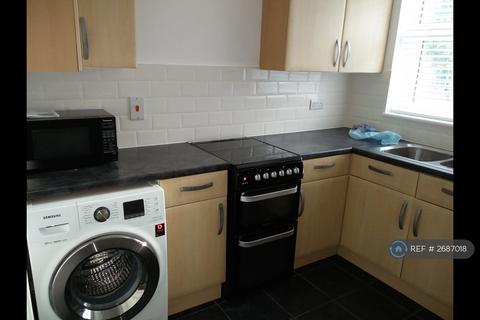 2 bedroom flat to rent, Arundel Court, Langley, Slough, SL3
