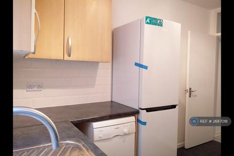 2 bedroom flat to rent, Arundel Court, Langley, Slough, SL3