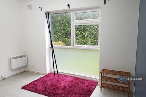 undefined, Arundel Court, Langley, Slough, SL3