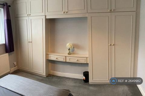 1 bedroom in a house share to rent, Walton Road, Bushey, WD23