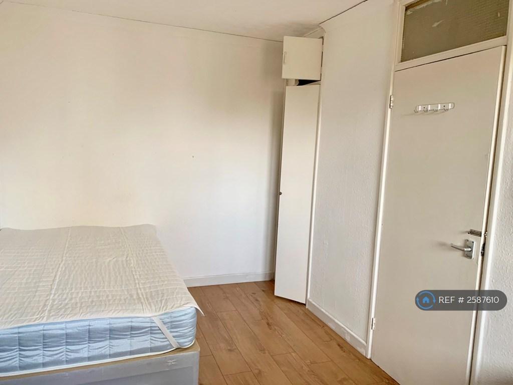 Bedroom 1 Picture 2
