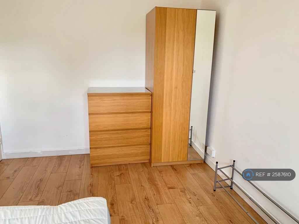 Bedroom 2 Picture 2