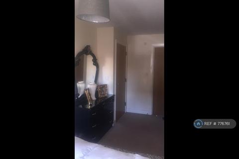 2 bedroom flat to rent, Nutfield Court, Redhill, RH1