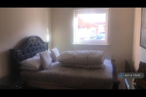 2 bedroom flat to rent, Nutfield Court, Redhill, RH1