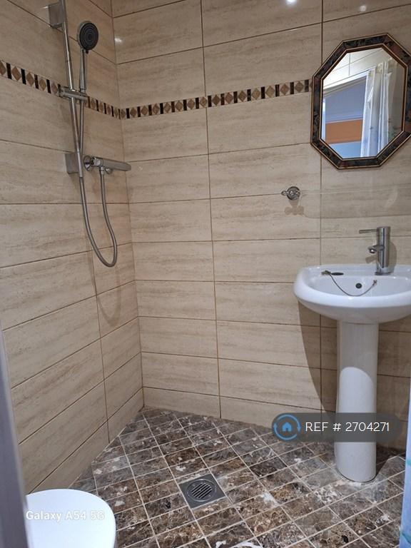 Ensuite Bathroom No 2