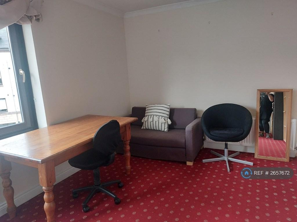 Bedroom 1 (2)