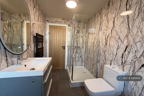 2 bedroom flat to rent, Church Street, Littleborough, OL15