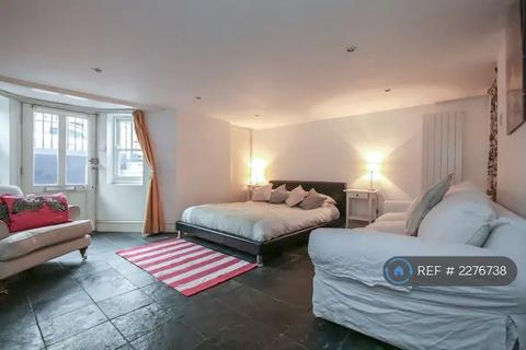 Studio to rent, Alconbury Road, London, E5